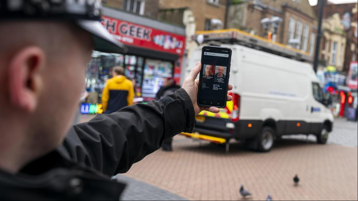 La policía de Londres instalará cámaras permanentes de reconocimiento facial