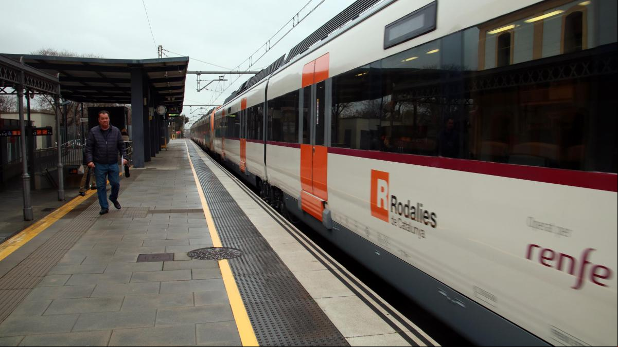 Dos averías en el sistema eléctrico causan retrasos en las líneas de Rodalies R4, R8 y R2
