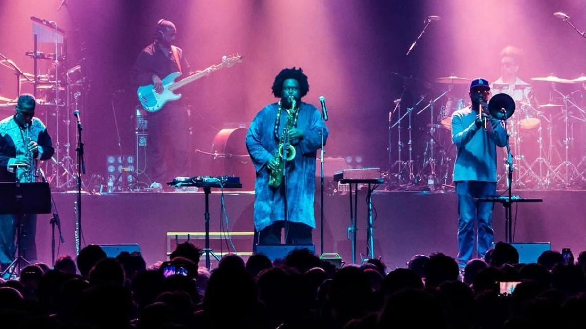Kamasi Washington (​★★★✩✩): Conexión y movimiento