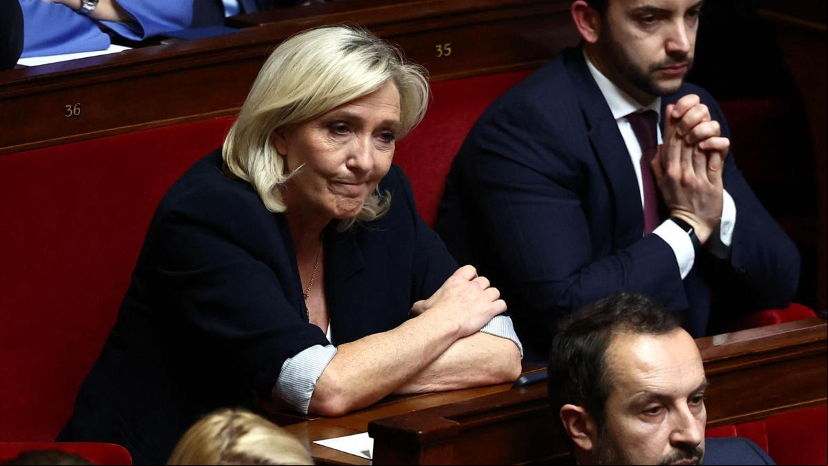 ­­Le Pen explota el victimismo