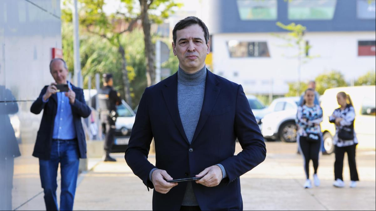 La jueza pone a un paso de juicio a David Sánchez por obtener un puesto por ser el “hermanísimo”