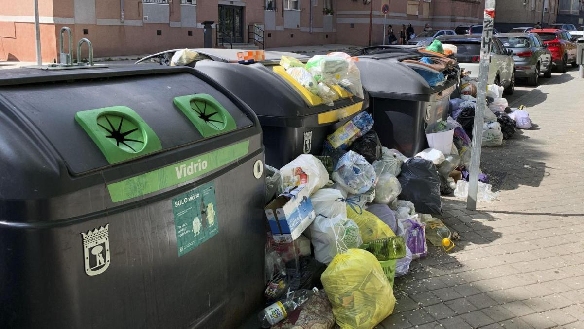 Sindicatos y empresas llegan a un preacuerdo para finalizar la huelga de basuras en Madrid