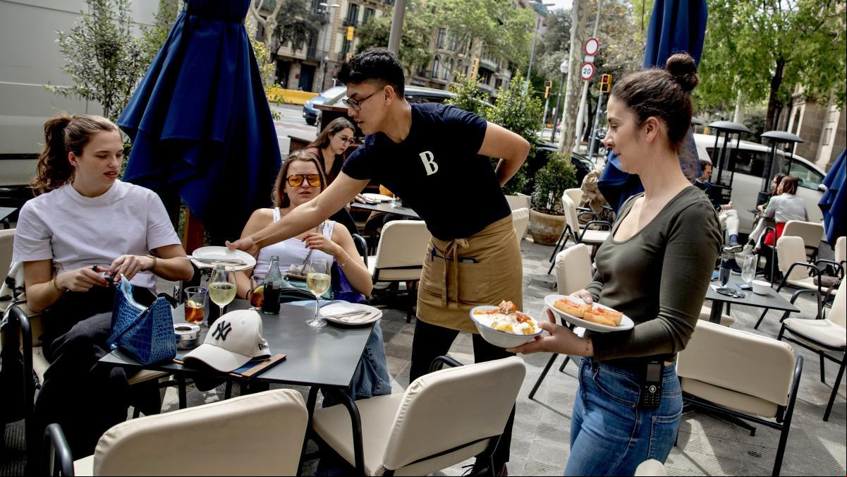 Siete terrazas imprescindibles en Barcelona para tomar el aperitivo