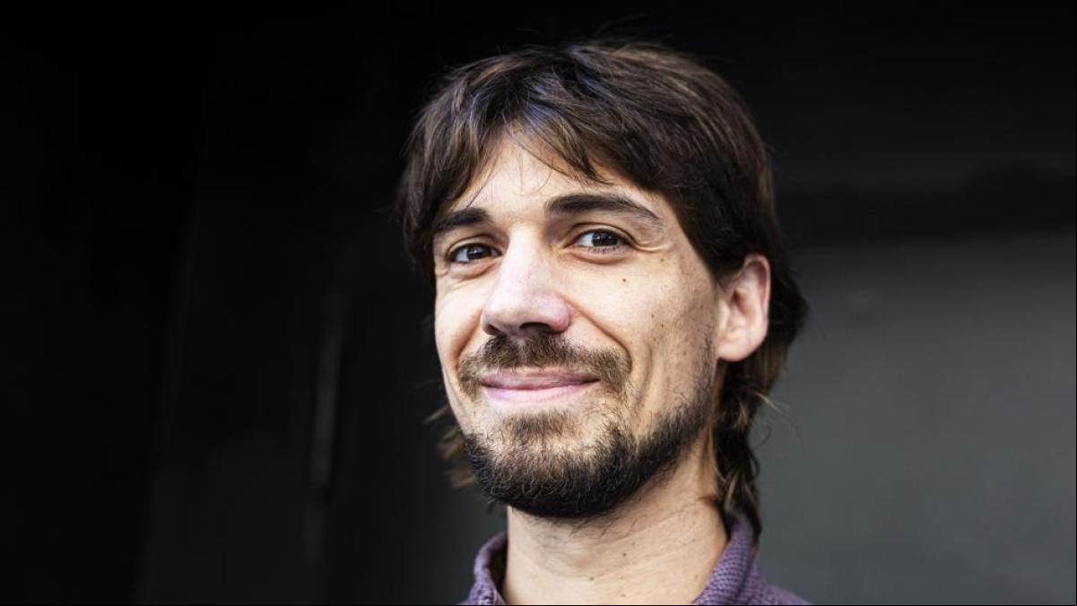 “Hemos humanizado cerdos para transplantes y viven bien”