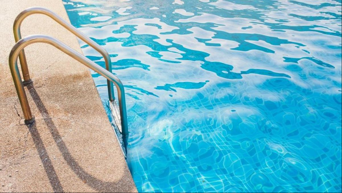 Málaga y Campo de Gibraltar podrán llenar sus piscinas privadas, pero con limitaciones