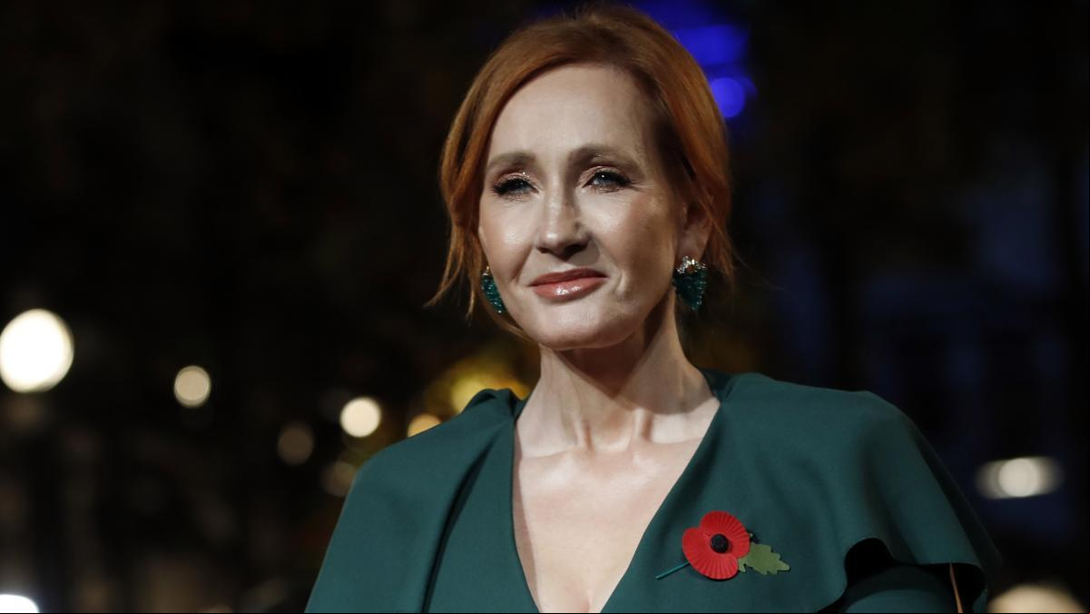 J.K. Rowling, de nuevo en el punto de mira: Una presentadora trans la denuncia por tratarla de hombre