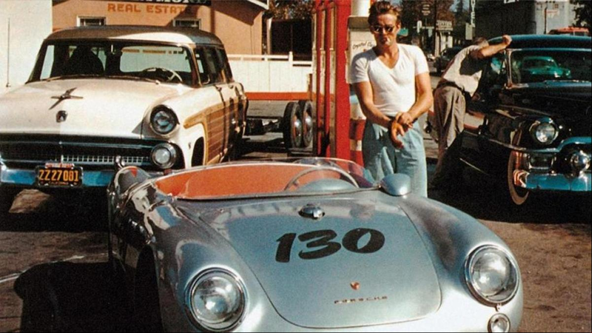 James Dean, el rebelde que vivió rápido, murió joven al volante de su porche y se convirtió en mito