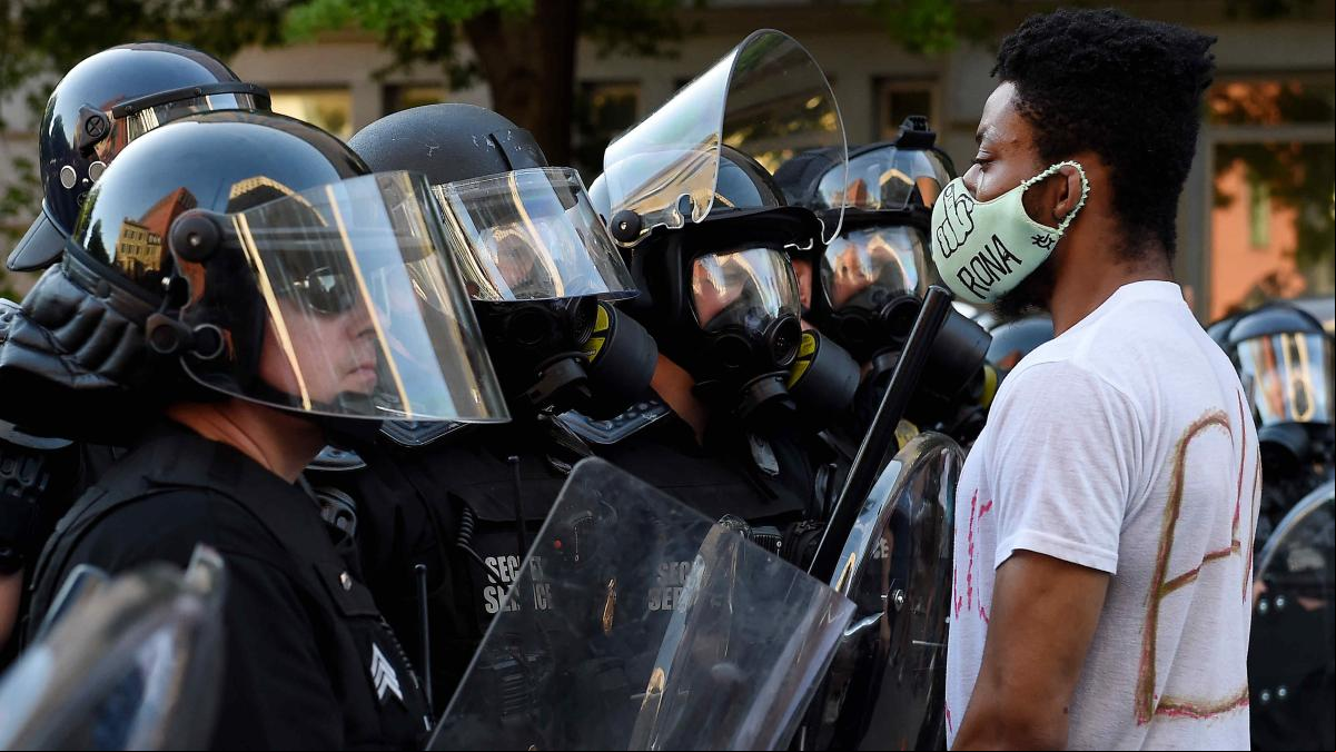 La violencia policial afecta negativamente a la salud física y mental de los afroamericanos