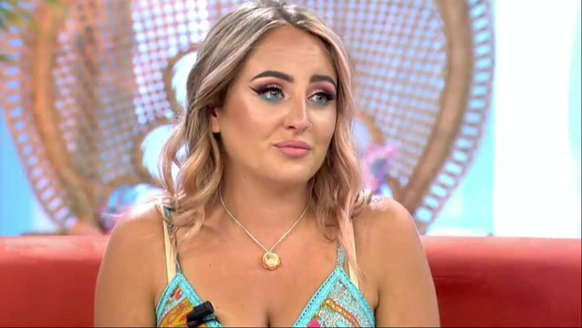Rocío Flores desconecta de todos los problemas con unos días de descanso en Conil