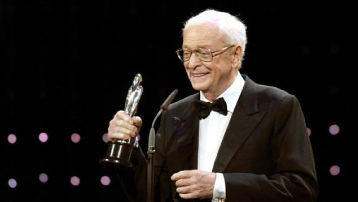 Michael Caine subasta los recuerdos de una vida dedicada al cine
