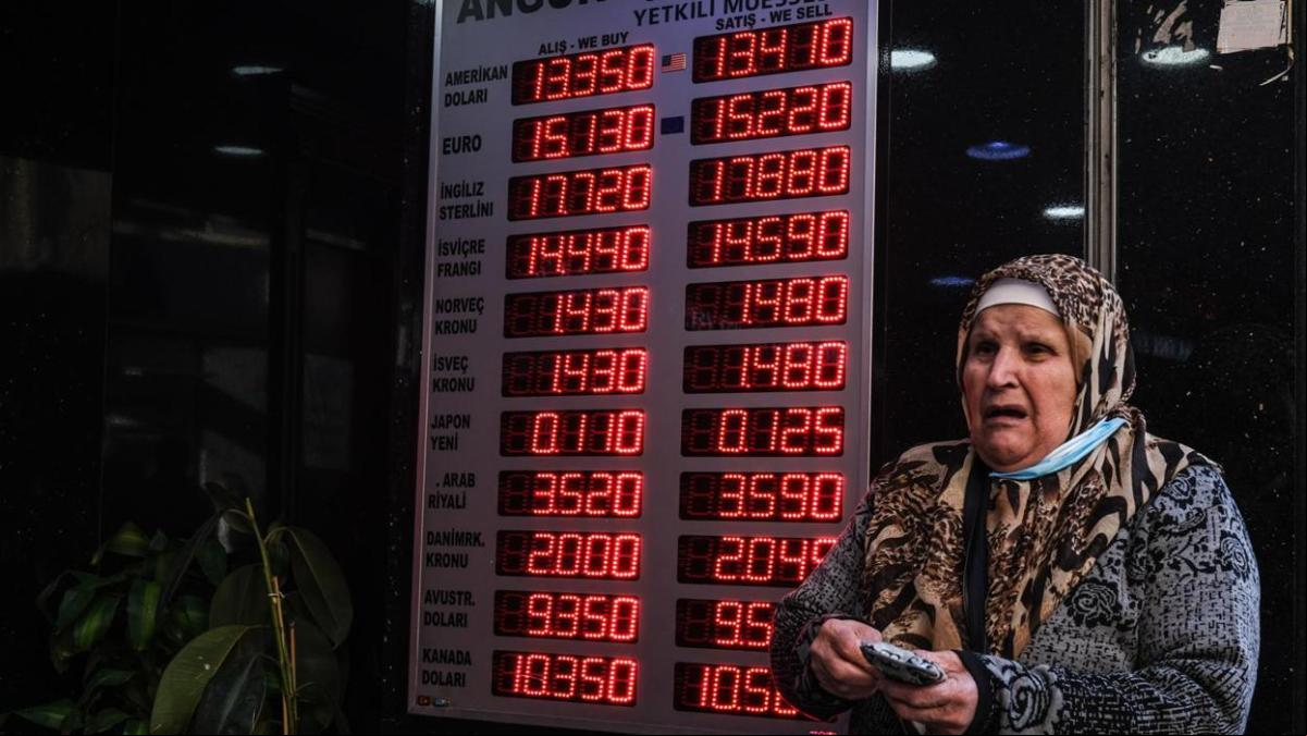Erdogan echa gasolina a la inflación