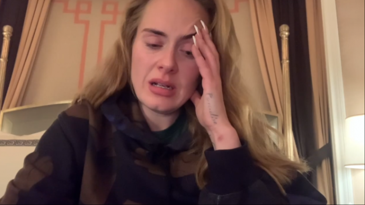 Adele anuncia entre lágrimas que pospone indefinidamente su show de Las Vegas por covid