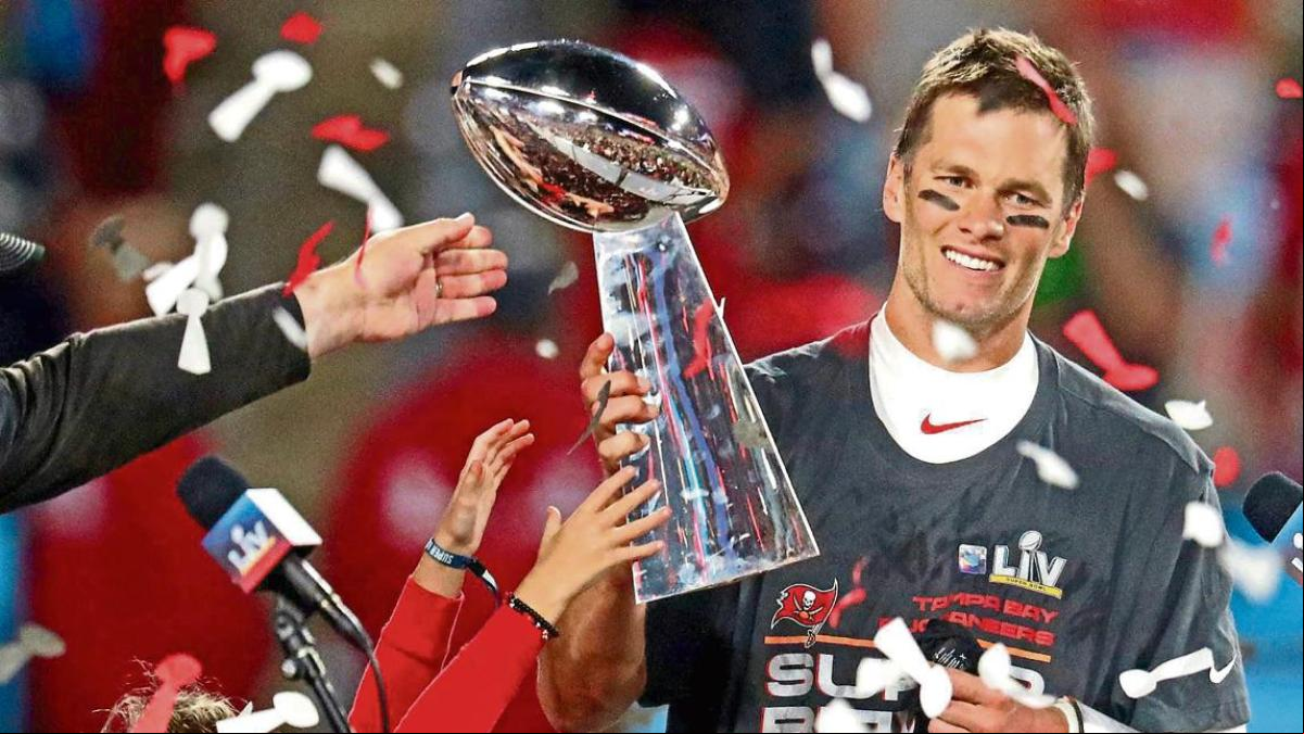Tom Brady se lo piensa y anuncia ahora que no se retira
