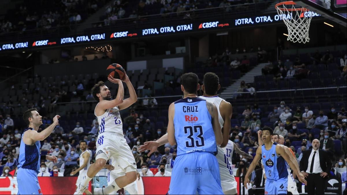 El Real Madrid se da un respiro ante el Breogán