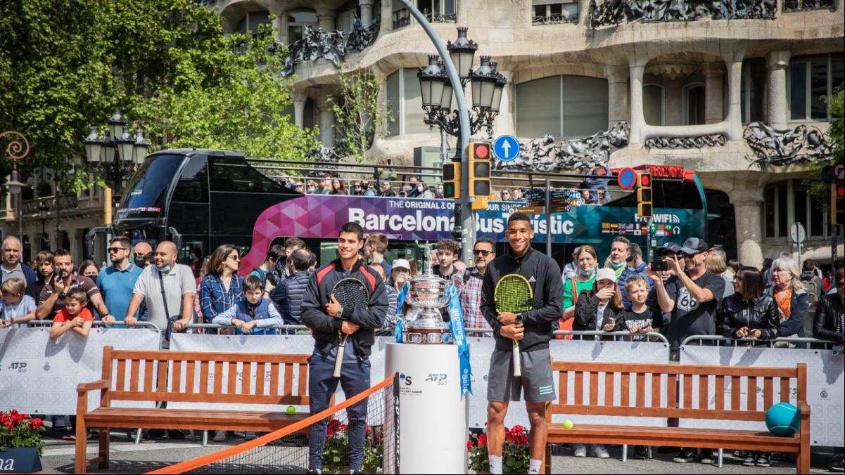 Carlos Alcaraz y Félix Auger-Aliassime, los niños prodigio del tenis cortan el tráfico ante La Pedrera