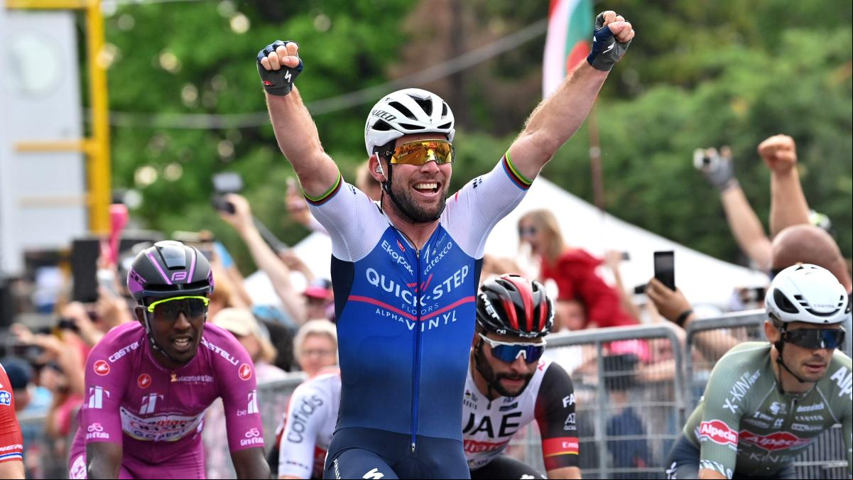 Cavendish culmina la trilogía húngara del Giro