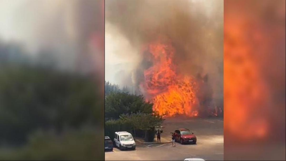 Aparatoso incendio en el aeropuerto de Sabadell