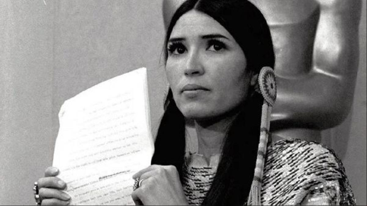 Muere a los 75 años Sacheen Littlefeather, la activista indígena que rechazó el Oscar de Marlon Brando