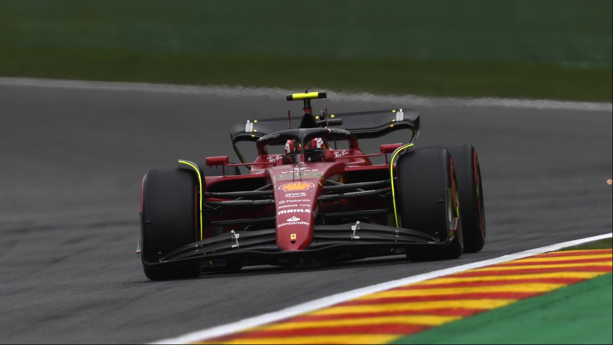 Verstappen logra la pole, pero Carlos Sainz saldrá primero en Spa