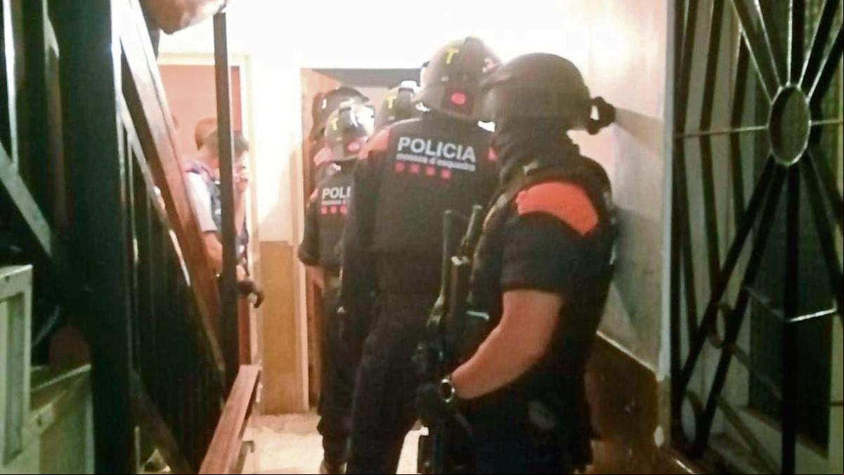 Valls respira con la caída de la banda de ladrones