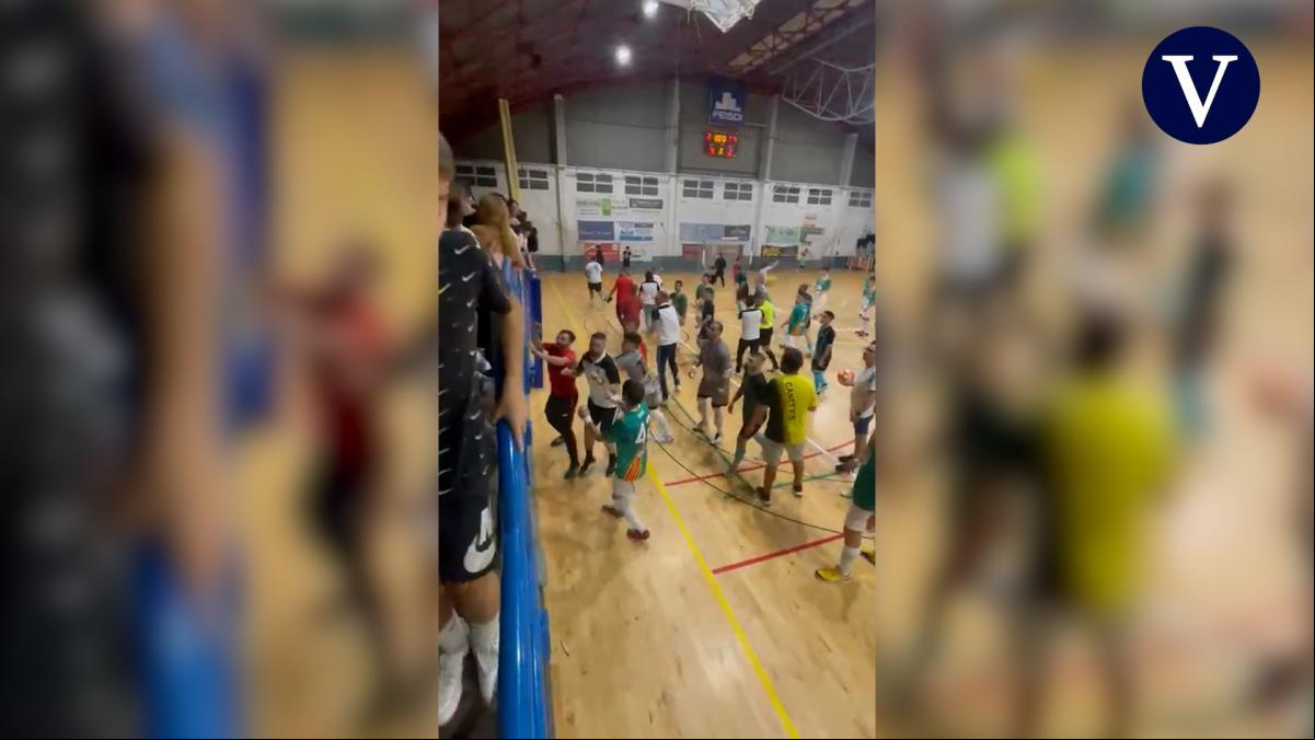 Graves incidentes en un partido de futbol sala en Canet de Mar