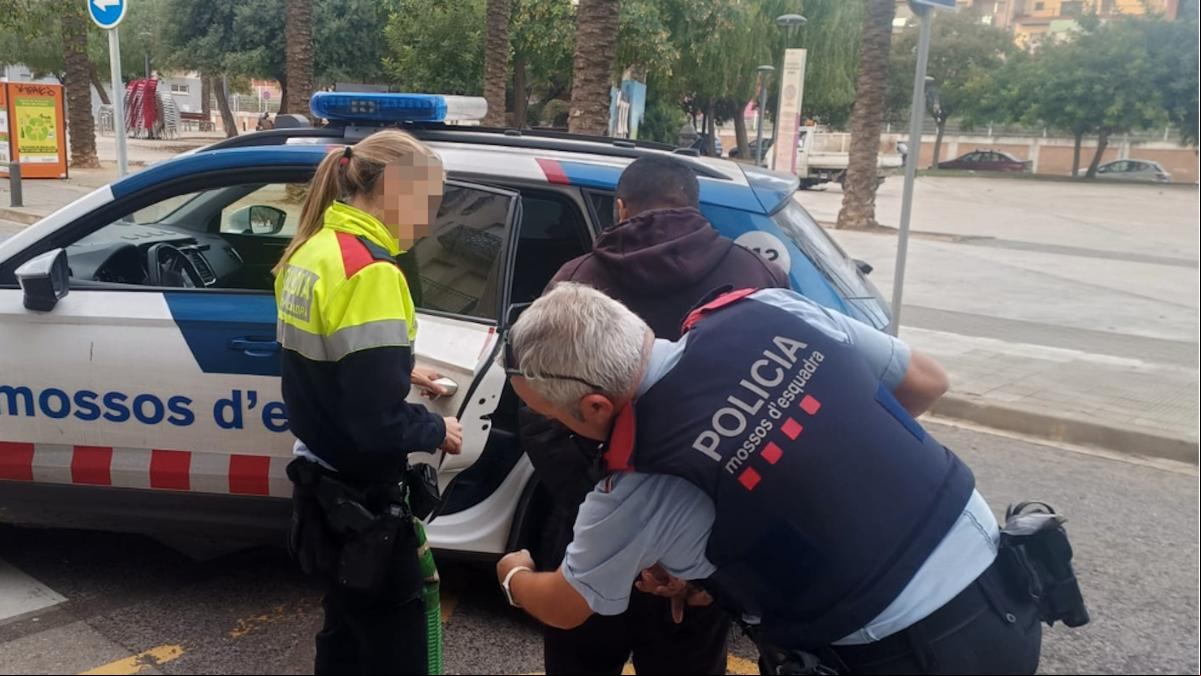 Detenido por atropellar a un agente de los Mossos dEsquadra en El Vendrell