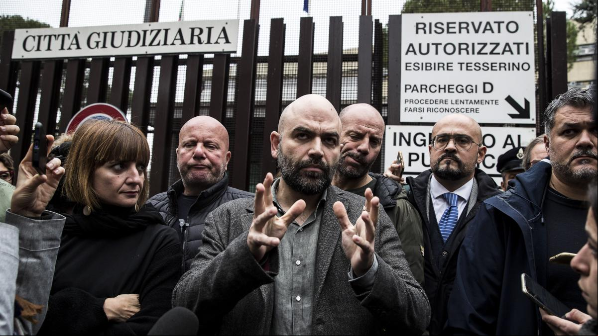 Roberto Saviano, juzgado por llamar “bastarda” a Meloni