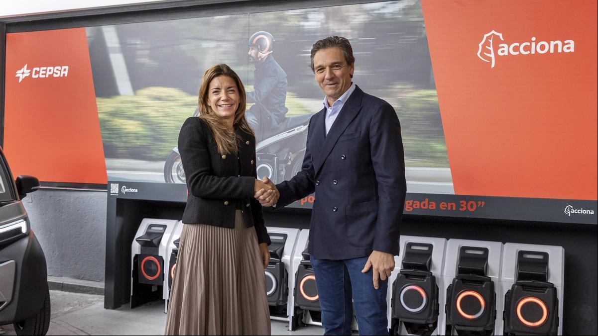Acciona y Cepsa se alían para impulsar una red de intercambiadores de baterías