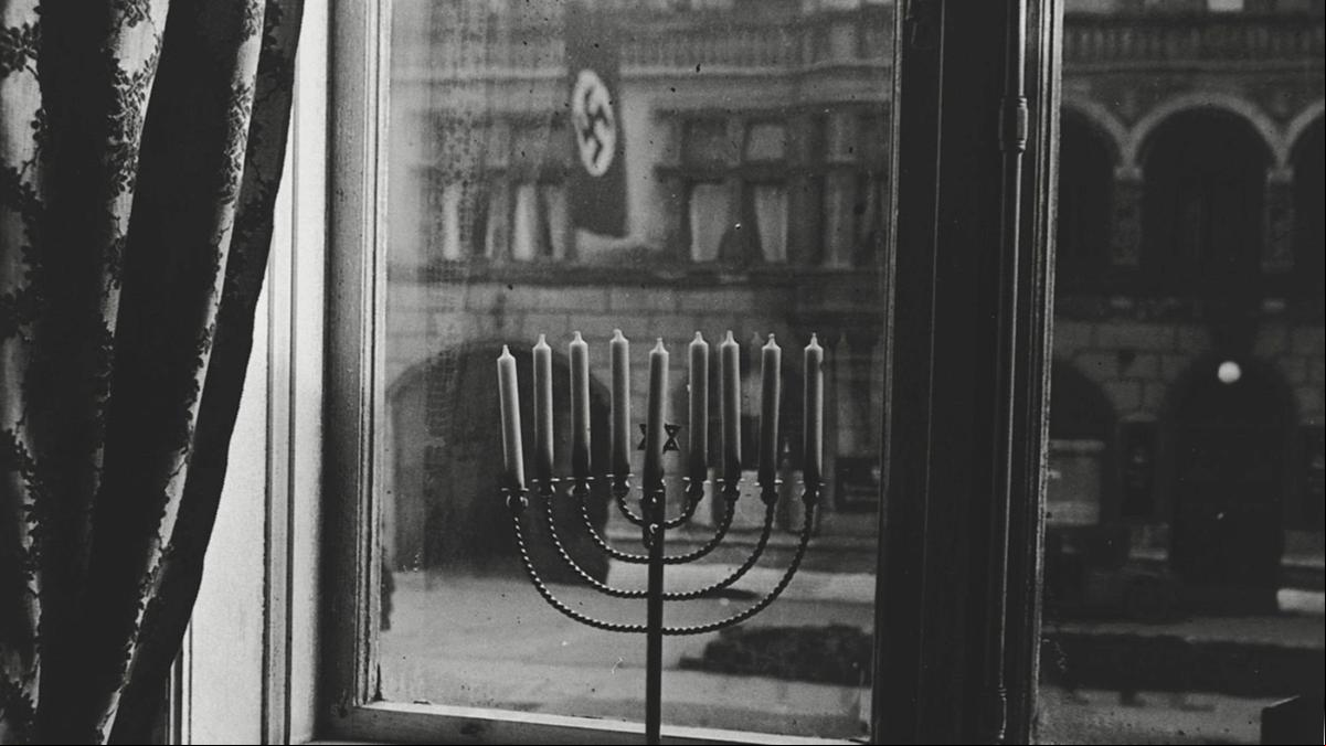 Luces de Janucá frente a los nazis