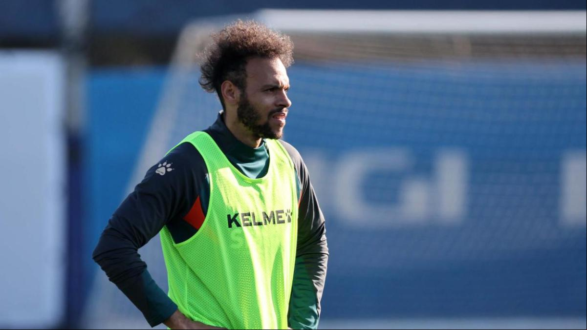 El Espanyol, entre el derbi y el mercado