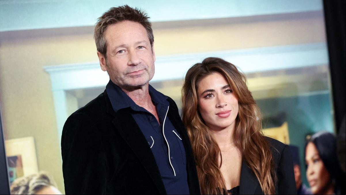 David Duchovny, de Expediente X, posa por primera vez con su novia, 33 años menor que él