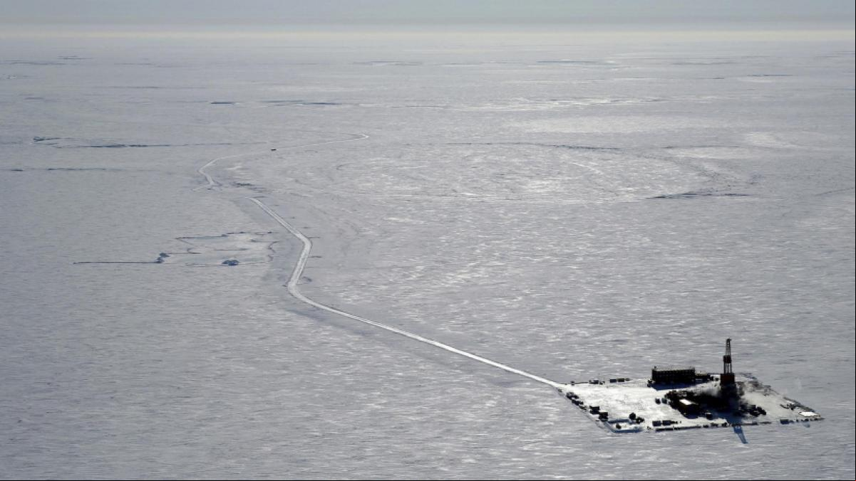 Biden se desdice de su promesa y autoriza sacar petróleo en Alaska