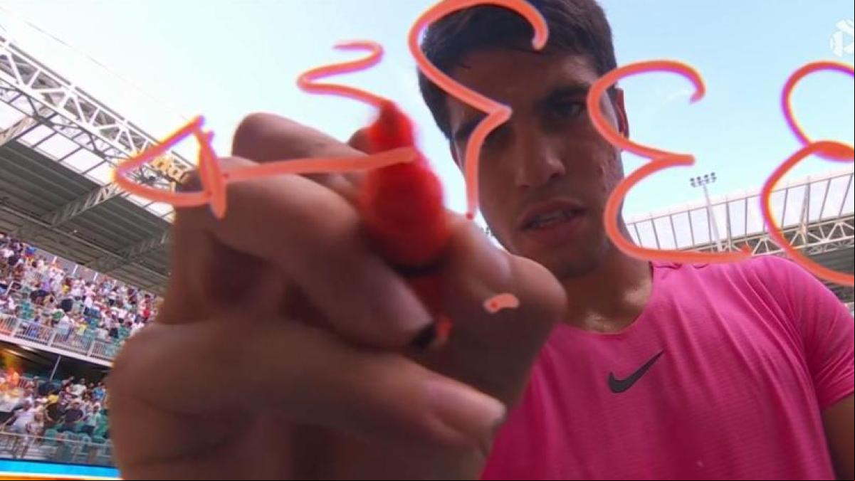 El guiño de Alcaraz a Fernando Alonso tras su victoria en los octavos de final de Miami