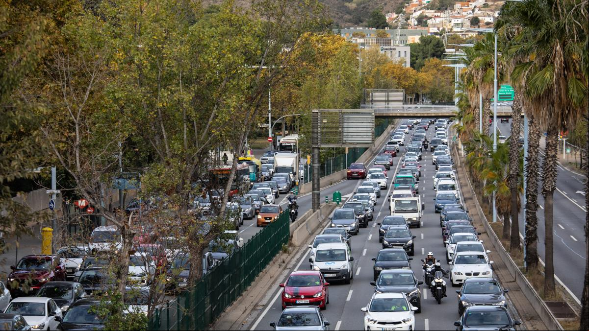 La limitación al coche en Barcelona evidencia la brecha metropolitana