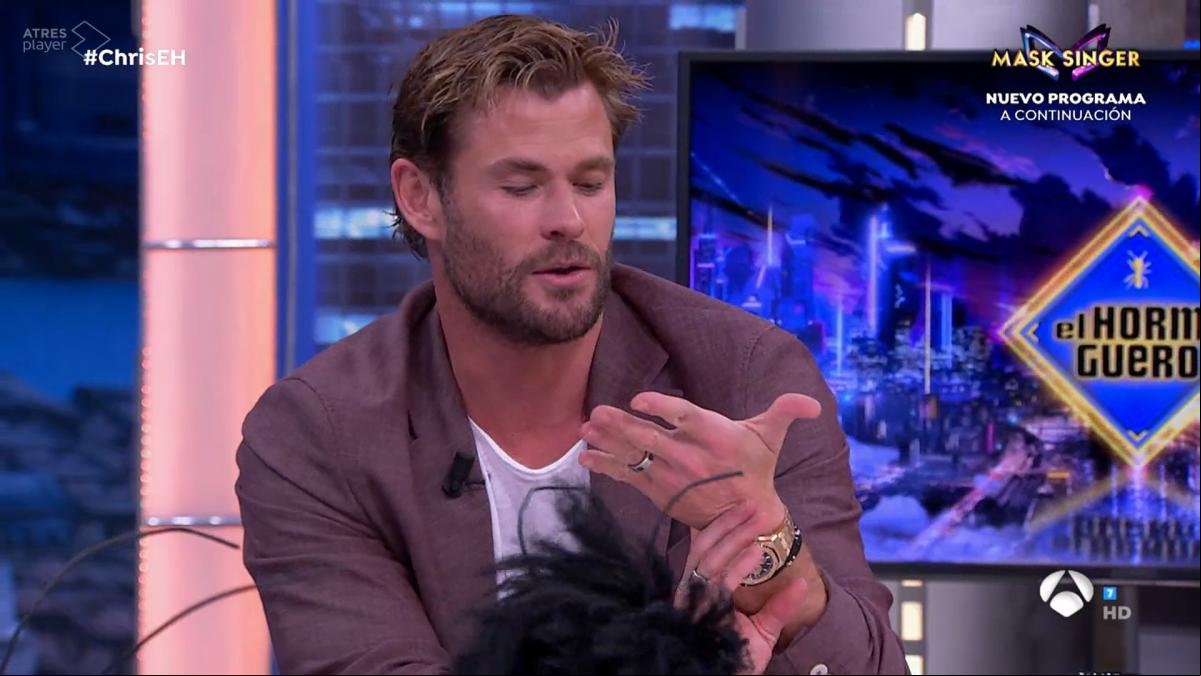 ¿Qué frase le escribió Elsa Pataky a Chris Hemsworth en la mano para su visita a El Hormiguero?