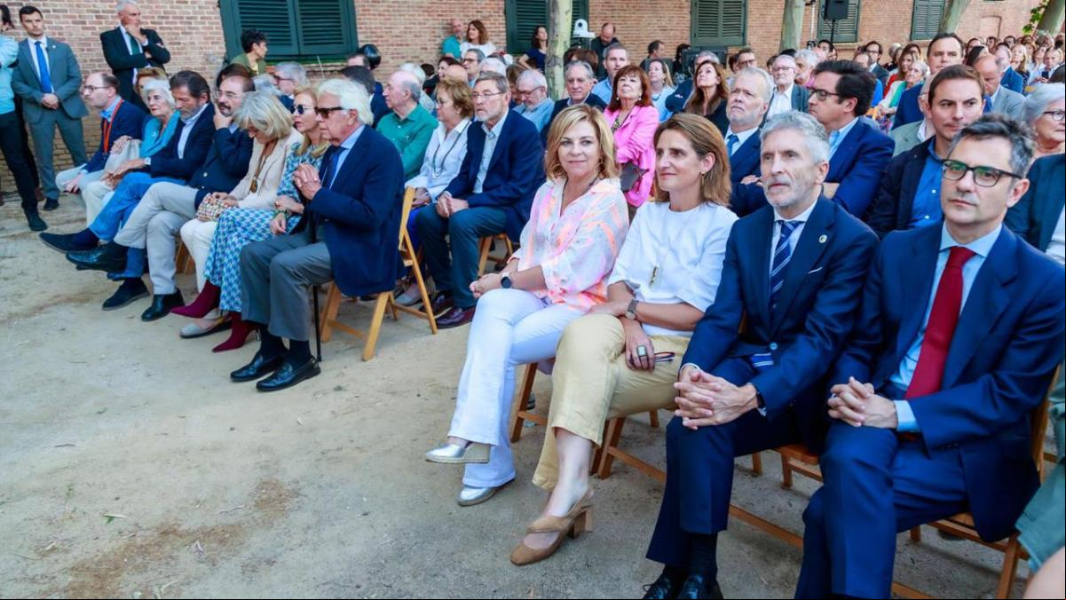 Canas socialistas bajo los chopos