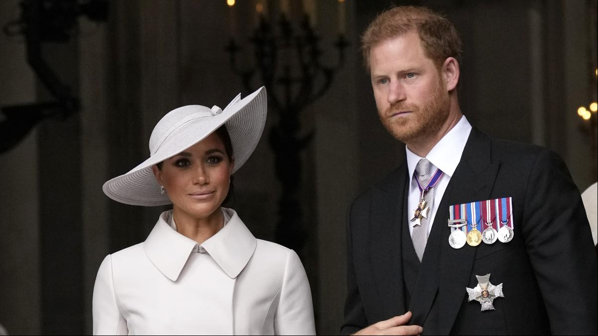 Crecen los rumores de crisis entre Meghan y Harry: no celebraron el aniversario de boda y él podría estar viviendo en un hotel