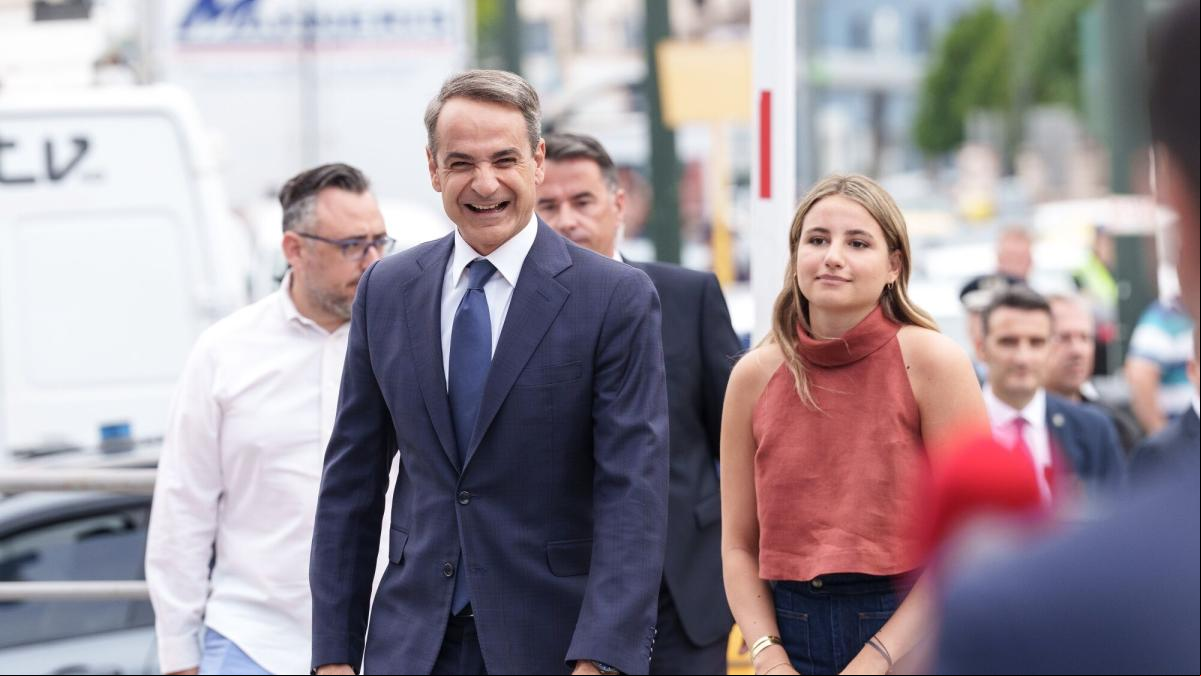 Mitsotakis se impone en las elecciones griegas y logra la mayoría absoluta