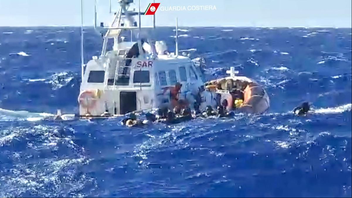 Más de 60 migrantes mueren en un naufragio frente a la costa de Libia