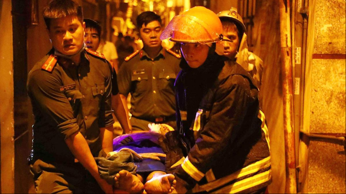 Un incendio provoca 56 muertos en un edificio de viviendas en Vietnam