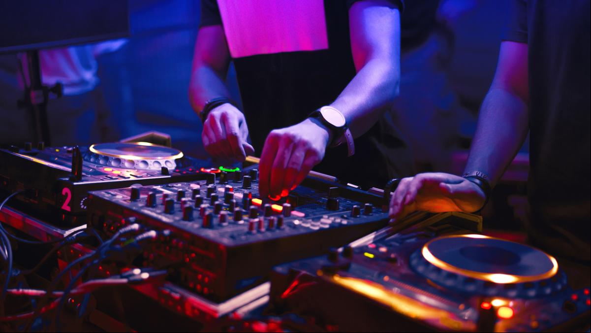 Intensa pelea entre el trapero Young Sarria y el DJ residente en una discoteca de Alicante