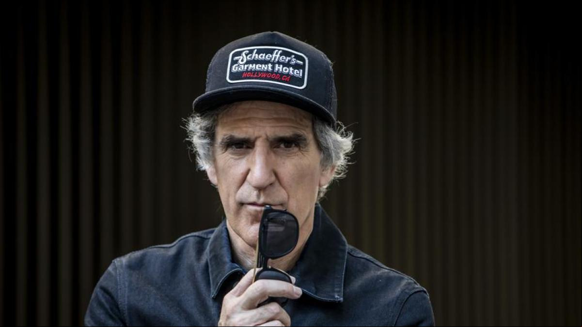 Mikel Erentxun: “Cantar es un diván público, me ahorra el psicólogo”