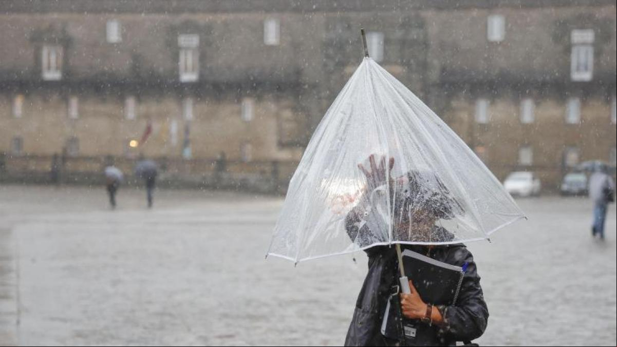 La borrasca Aline sacude España: la Aemet activa el aviso amarillo, naranja y rojo por olas y viento