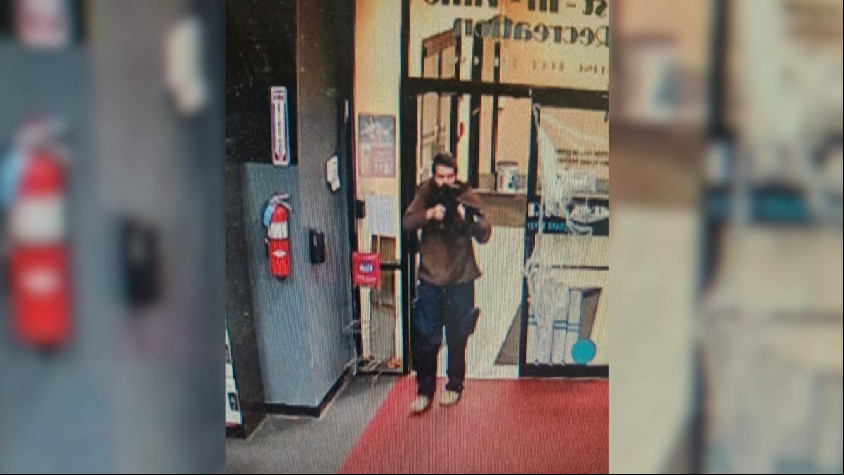 Tiroteo en Maine: Intensa búsqueda en Estados Unidos del hombre que mató a 18 personas