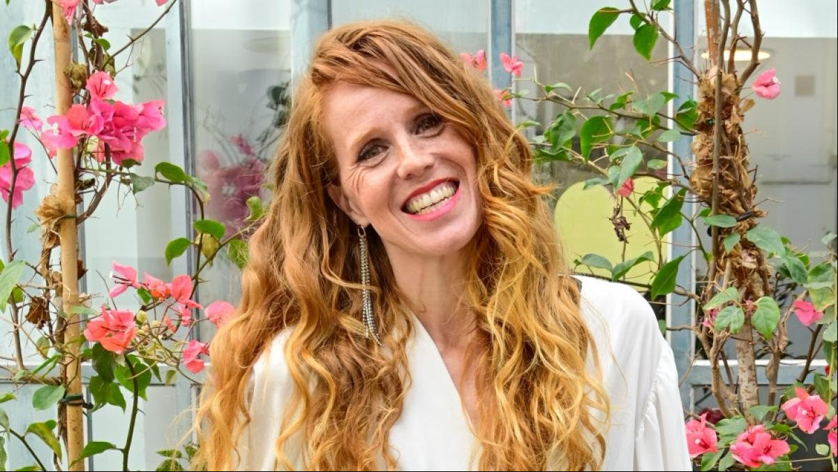La original manera de la actriz María Castro para revelar el sexo de su futuro hijo a través de su Golden Retriever