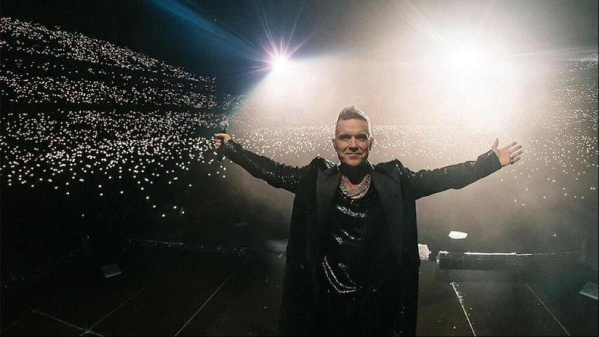 Robbie Williams, totalmente roto en pleno concierto tras recordar sus adicciones