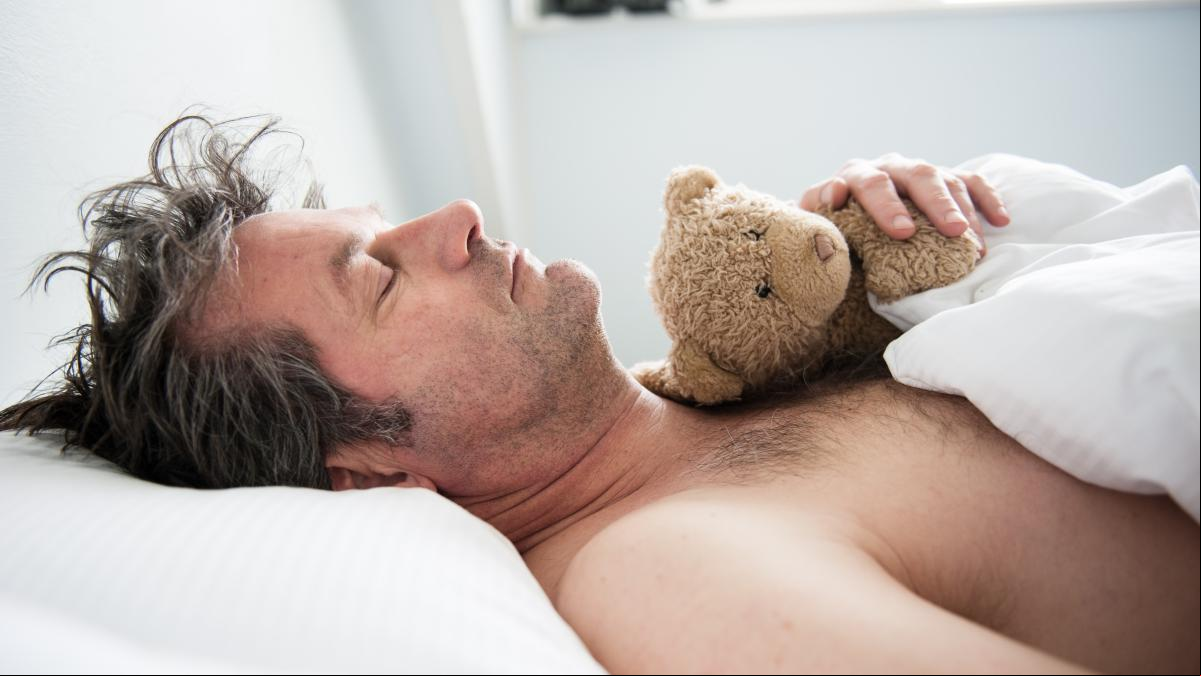 Sí, soy un adulto y duermo cada noche con mi peluche