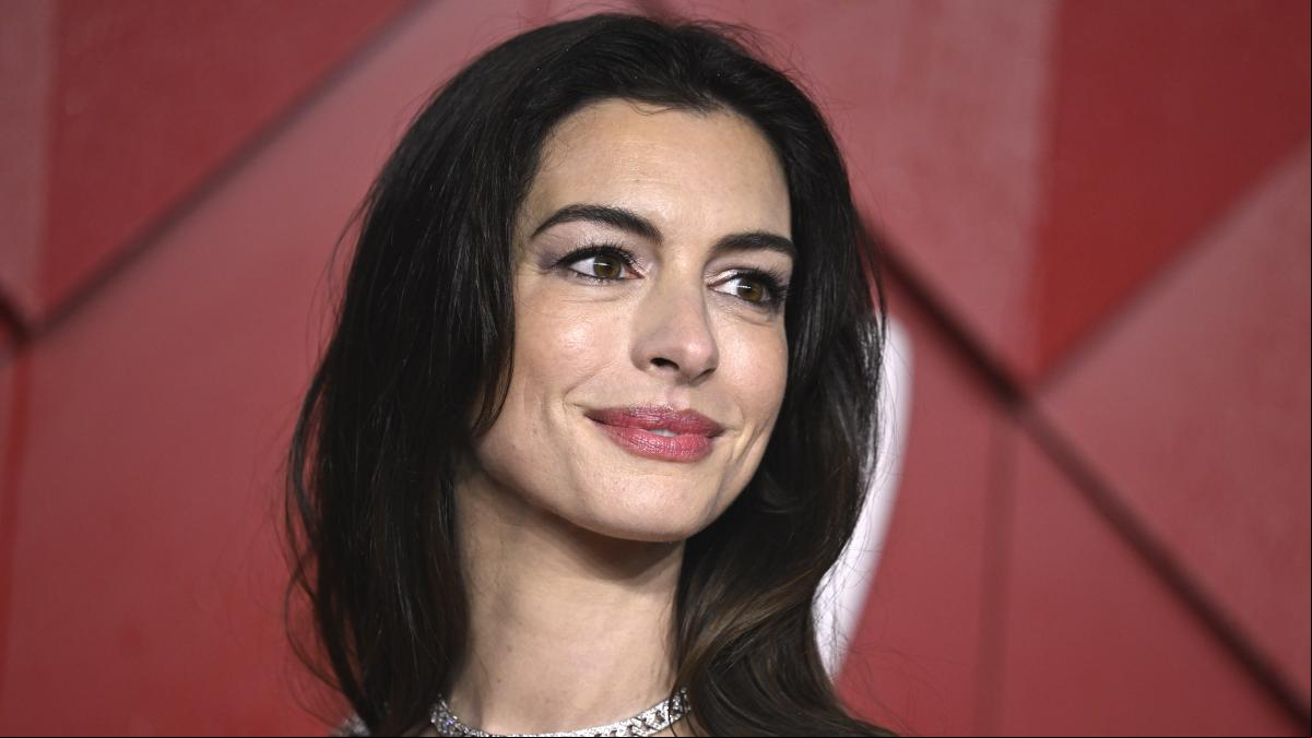 De Anne Hathaway a Gwyneth Paltrow: los looks más espectaculares de los Fashion Awards 2023