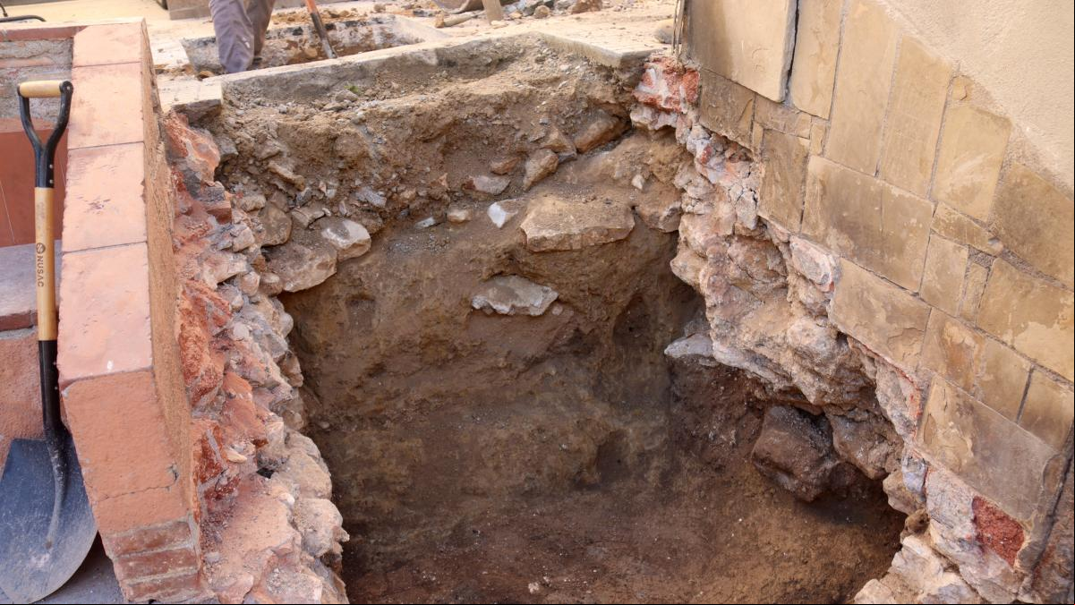 Valls inicia las calas arqueológicas para recuperar la muralla medieval de Sant sc