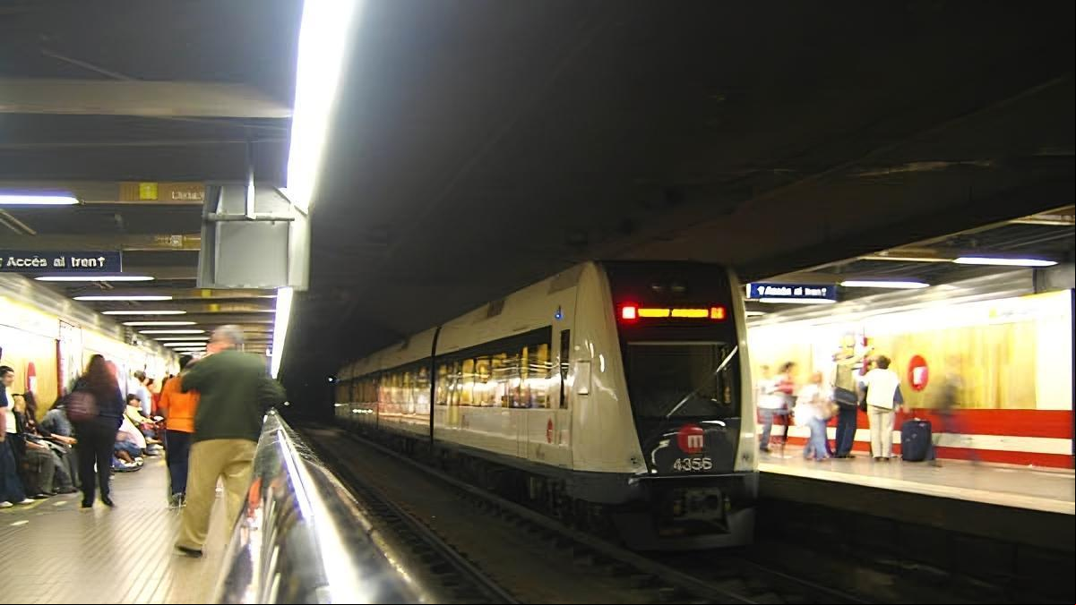 Muere una mujer al caer de forma accidental a las vías en una estación del Metro de València